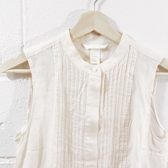 Sleeveless Button Down Blouse - Picture 2 of 3